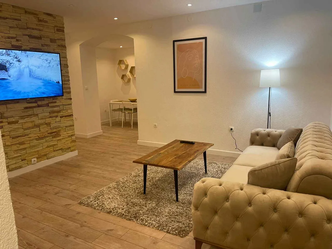 Wohnung 100m2 in Herceg Novi, nur 230 m von der Küste entfernt