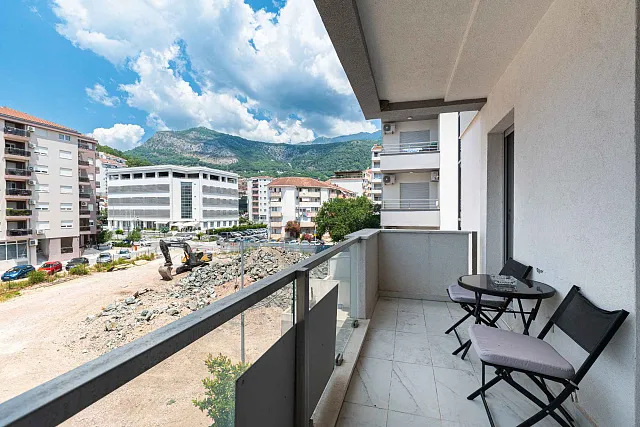 Geräumige und Luftige Wohnung im Herzen von Budva