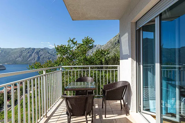 kotor Dobrota 2 sobe sea view — photo 25