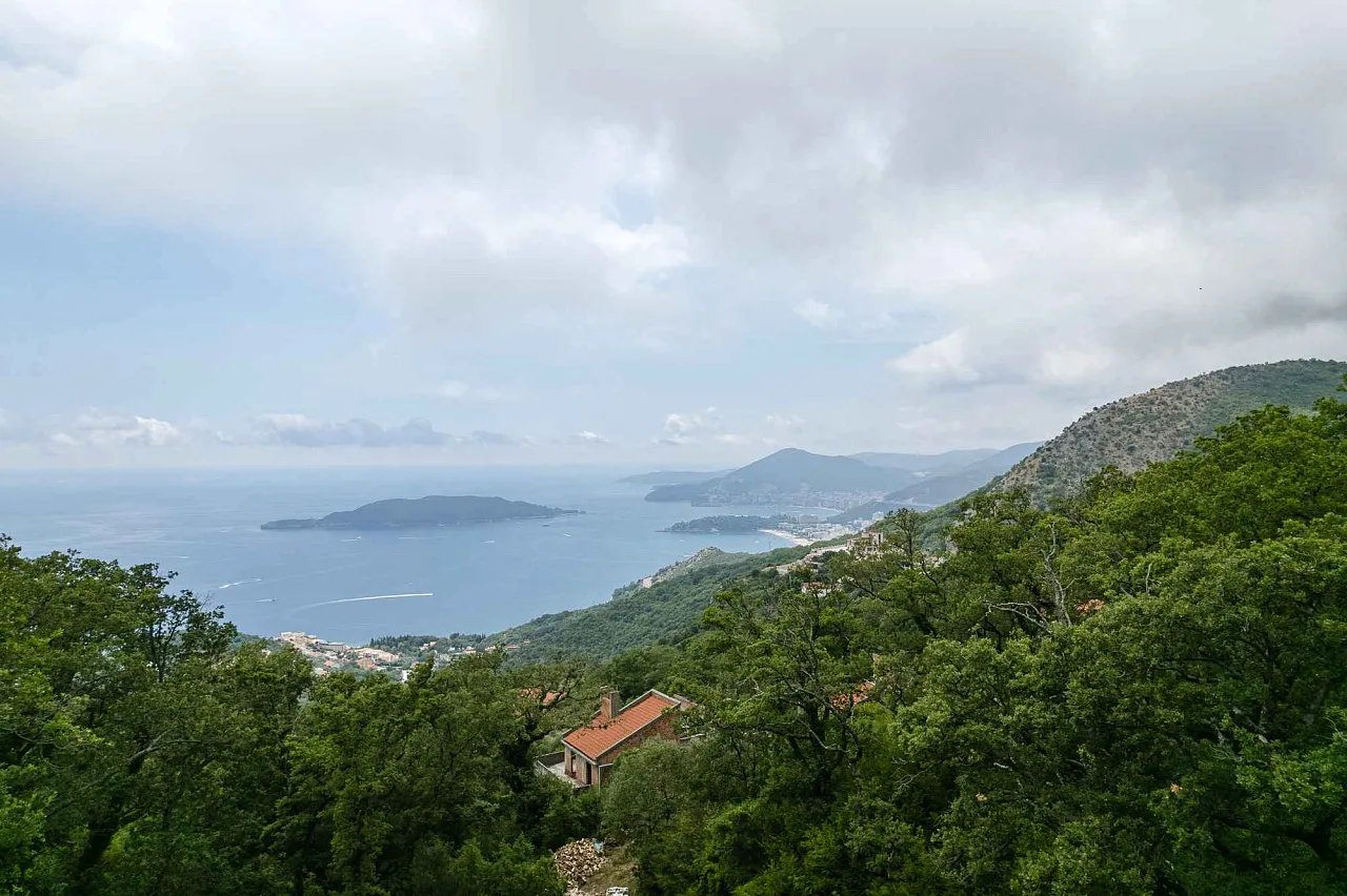 Grundstück 2414 m² – Kuljače, Budva | UTU für 4 touristische Gebäude