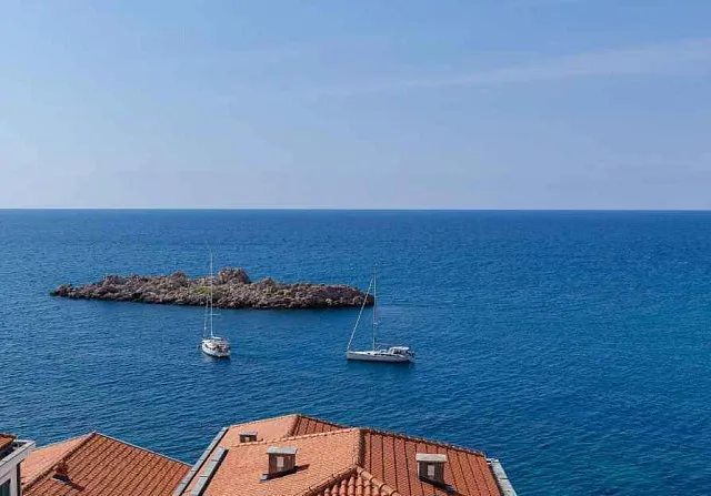 Geräumige Duplex-Wohnung mit Meerblick in Sveti Stefan — photo 41