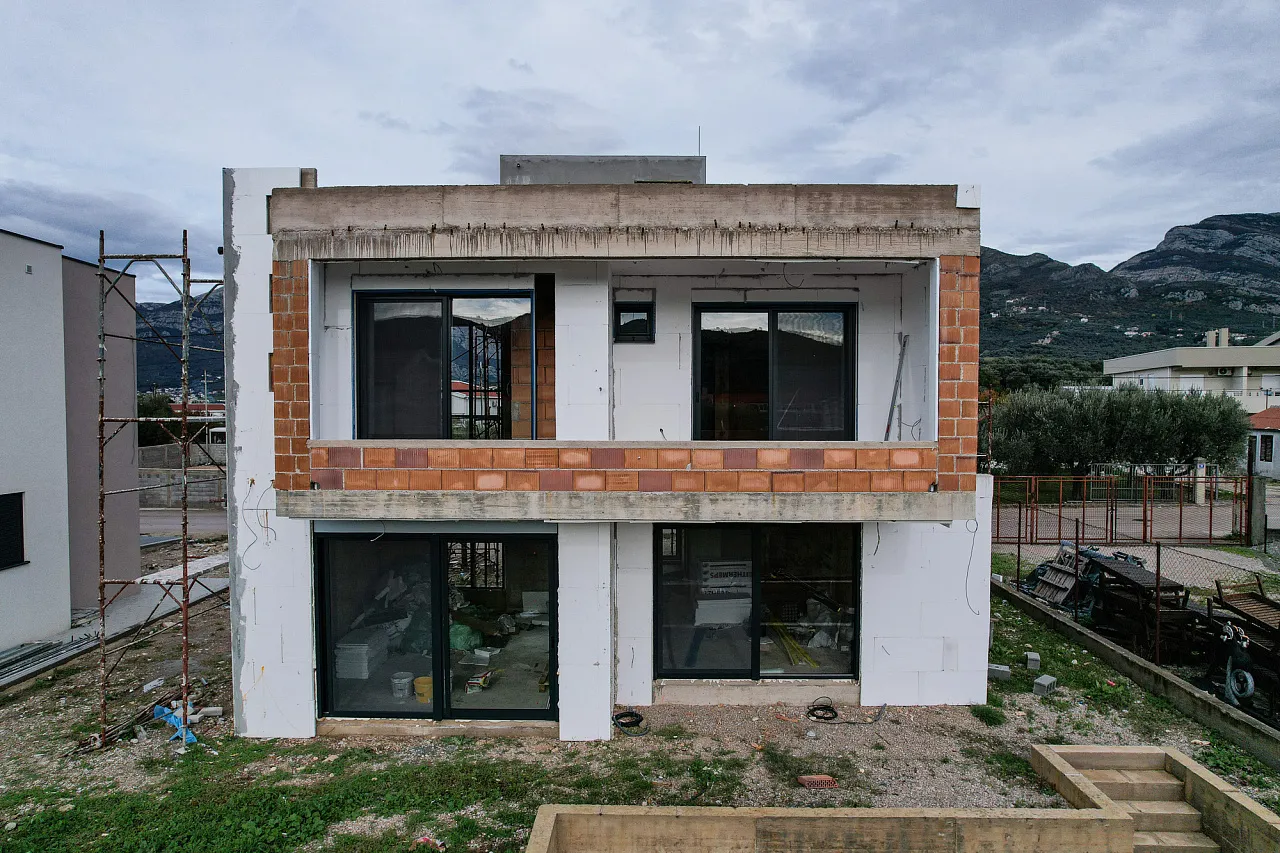 Modernes Haus in Bar mit Terrasse und 3 Schlafzimmern