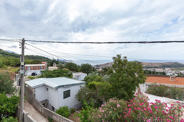 Ein Haus in Sutomore mit Panoramablick auf das Meer 142 m2 — photo 19