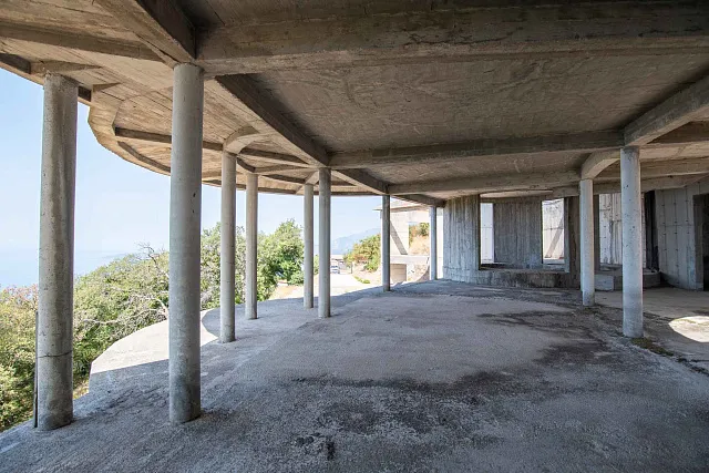 7.715 m² Grundstück mit Gebäuden und Rohbau nahe Sveti Stefan — photo 10