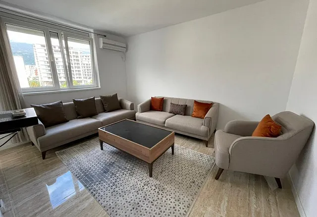 Möblierte 1-Zimmer-Wohnung mit 49 m² + 5 m² Terrasse nahe der Altstadt von Budva