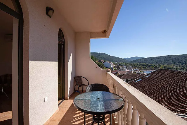 Gemütliche Wohnung in Bigovo direkt am Meer — mit Terrasse und Meerblick — photo 19