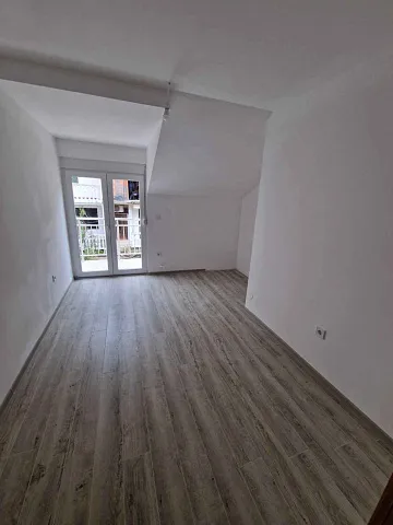 Maisonette-Wohnung mit drei Schlafzimmern in Igalo mit Meerblick — photo 4