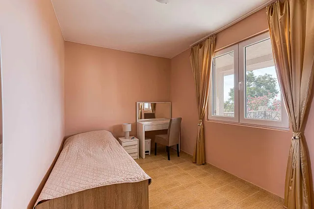 Ein Haus in Sutomore mit Panoramablick auf das Meer 142 m2 — photo 7