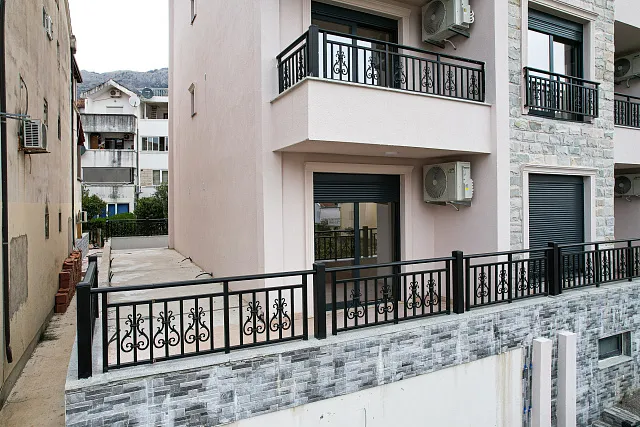 Modernes Apartmenthaus mit Meerblick in Budva — photo 8