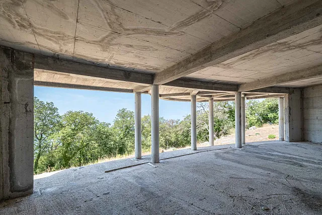 7.715 m² Grundstück mit Gebäuden und Rohbau nahe Sveti Stefan — photo 5