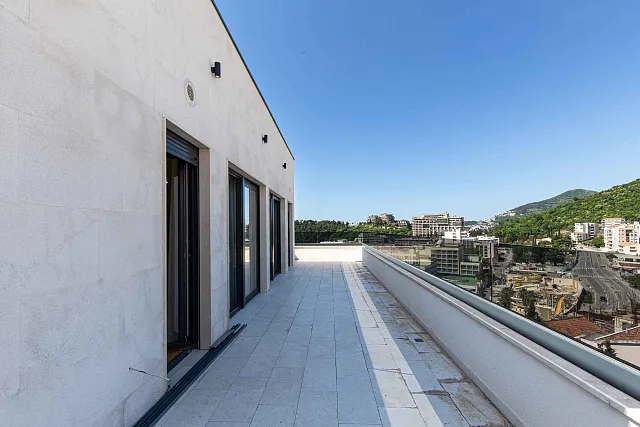 Penthouse in einem Neubau in Becici in der Nähe des Meeres — photo 36