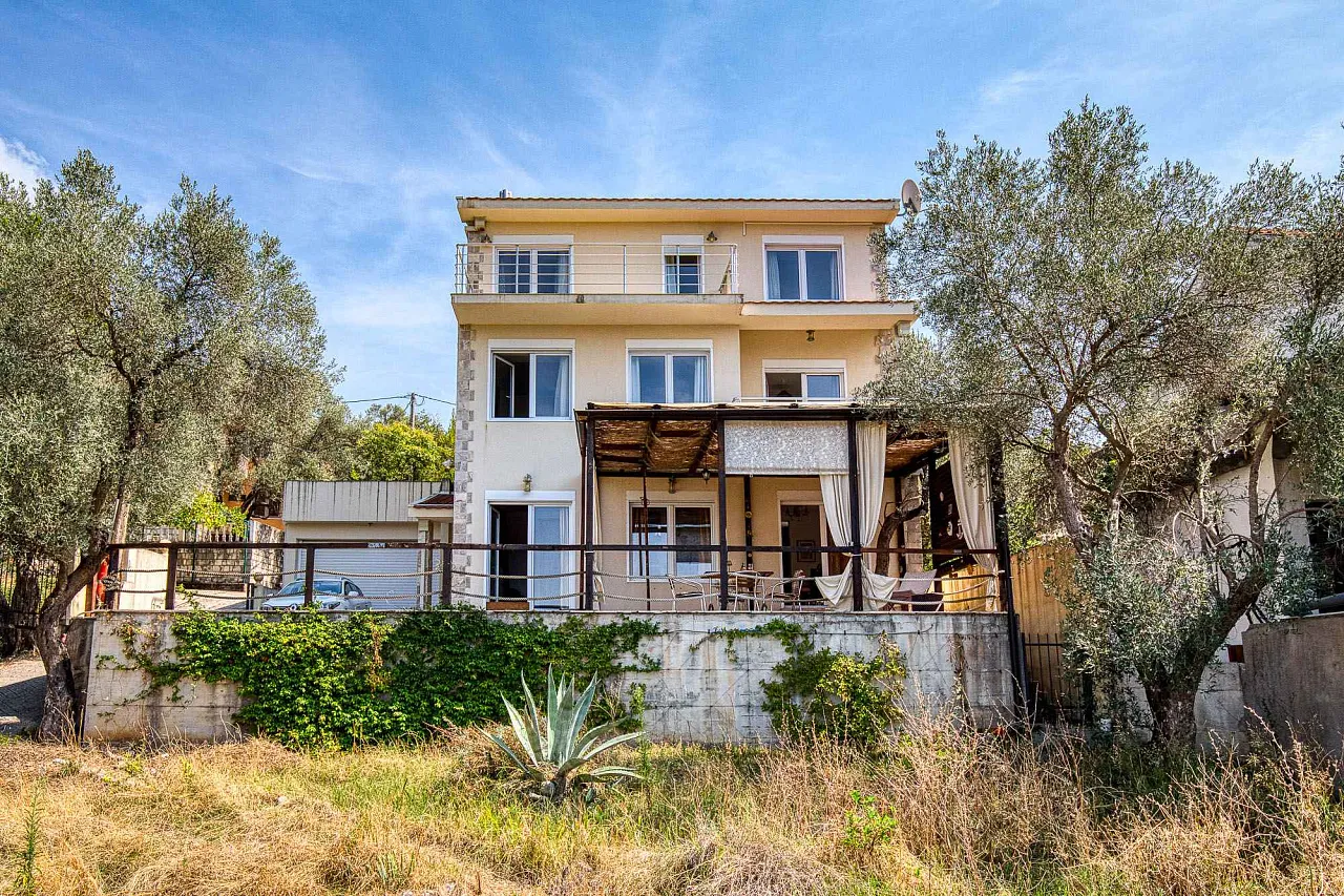 Elegantes Haus mit atemberaubendem Blick auf die Bucht von Kotor in Herceg Novi