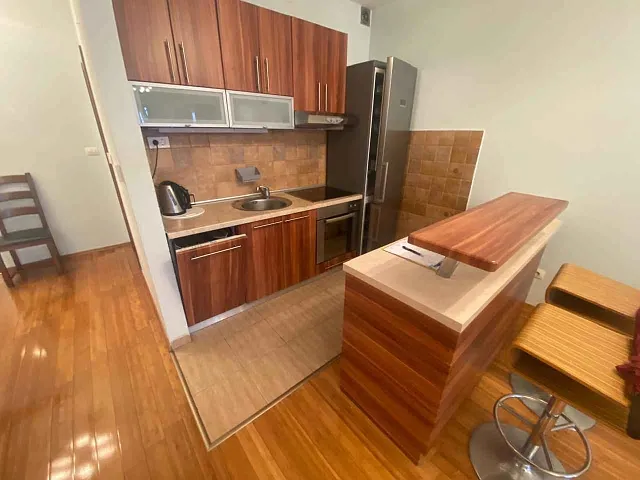 # 6832 Drei-Schlafzimmer-Apartment im Komplex Roman Gardens, 100 m vom Meer entfernt, mit Garagenstellplatz im Preis inbegriffen