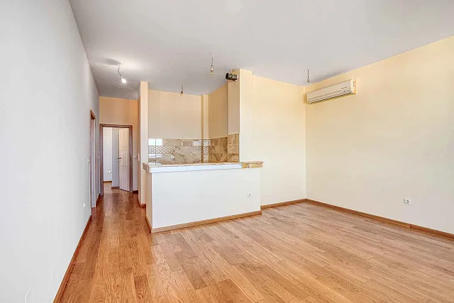 Bečići 67 m² Wohnung mit Meerblick, 2 Schlafzimmer und Terrasse — photo 5