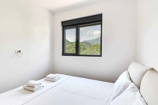 Möblierte Wohnung mit einem Schlafzimmer, Meerblick und Garagenplatz in einem neuen Gebäude — photo 12