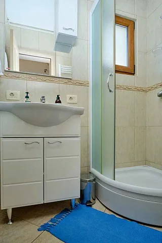 vierstöckiges Stadthaus in der Wohnanlage — photo 8