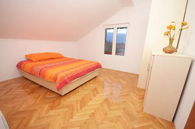 Family three-story house 330 m² for permanent residence, 100 m from Tivat Bay