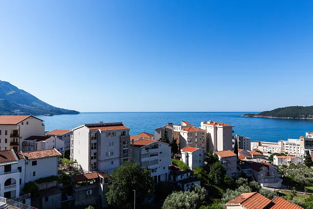 Bečići 67 m² Wohnung mit Meerblick, 2 Schlafzimmer und Terrasse — photo 4