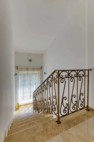 Elegantes Haus mit atemberaubendem Blick auf die Bucht von Kotor in Herceg Novi — photo 11