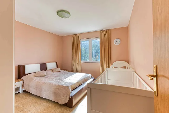 Ein Haus in Sutomore mit Panoramablick auf das Meer 142 m2 — photo 5
