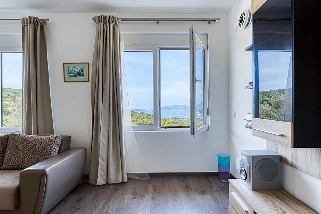Elegantes Haus mit atemberaubendem Blick auf die Bucht von Kotor in Herceg Novi — photo 14