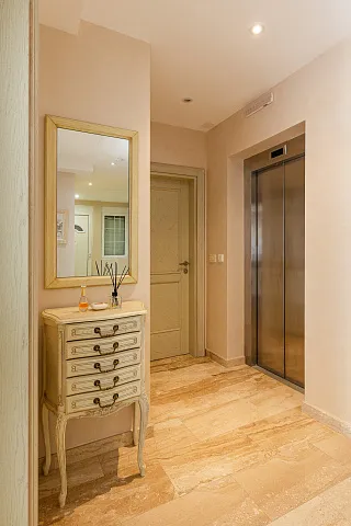 Eleganz und Gelassenheit in einer luxuriösen Villa mit Panoramablick auf das Meer. — photo 36