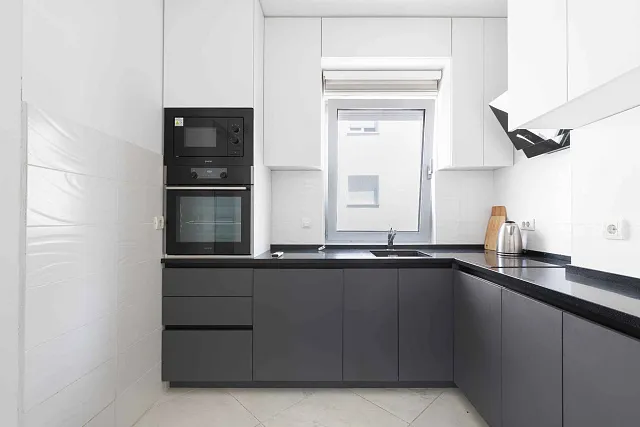 Geräumige und Luftige Wohnung im Herzen von Budva — photo 12
