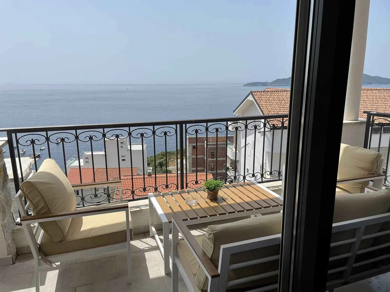 Apartment in Przno mit zwei Schlafzimmern und Panoramablick auf das Meer