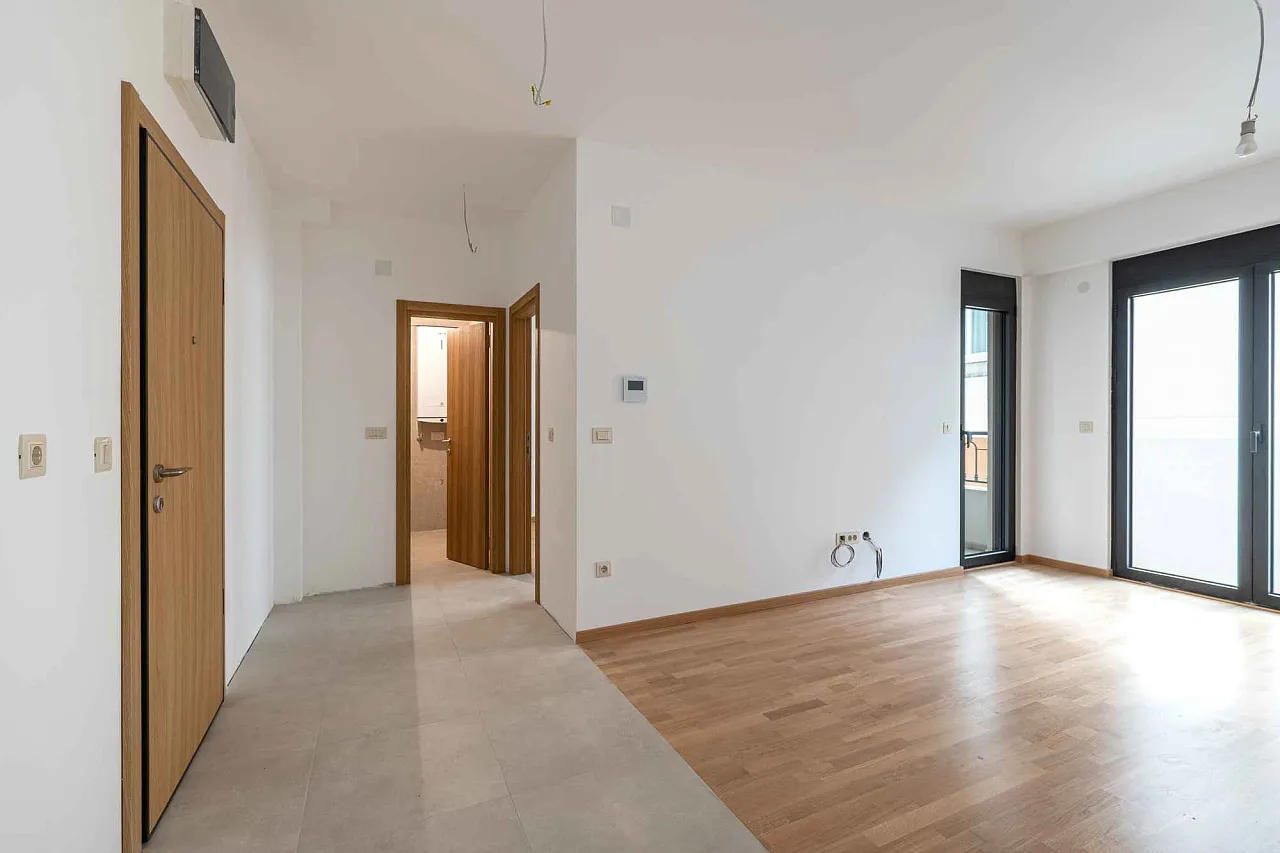 42 m² große Wohnung im Zentrum von Budva mit Garage in einem Neubau