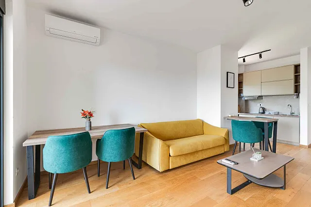 Möblierte Wohnung mit einem Schlafzimmer, Meerblick und Garagenplatz in einem neuen Gebäude — photo 9