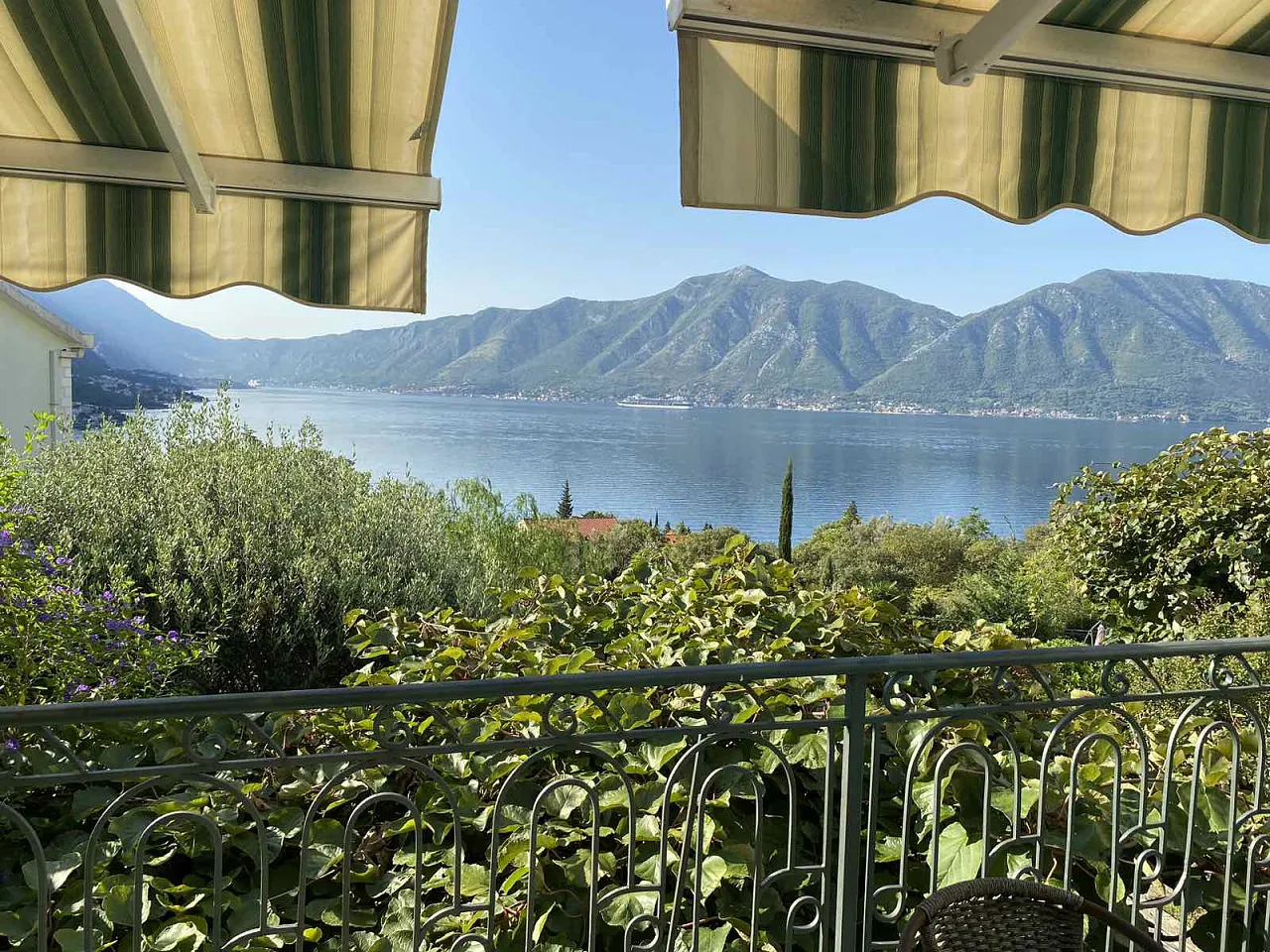 For sale apartment in Orahovac with a panoramic sea view