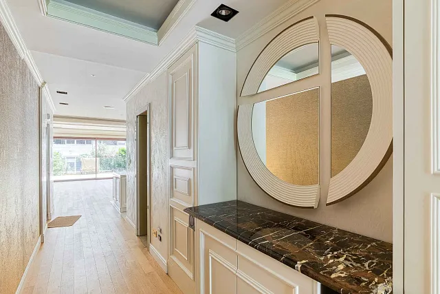 Luxuriöse Ein-Zimmer-Wohnung mit Designer-Innenraum — photo 9
