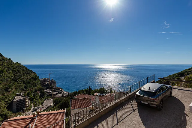 Eleganz und Gelassenheit in einer luxuriösen Villa mit Panoramablick auf das Meer. — photo 20