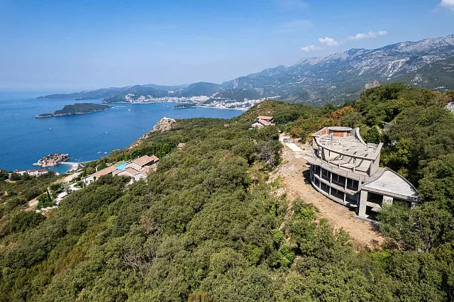 7.715 m² Grundstück mit Gebäuden und Rohbau nahe Sveti Stefan — photo 40