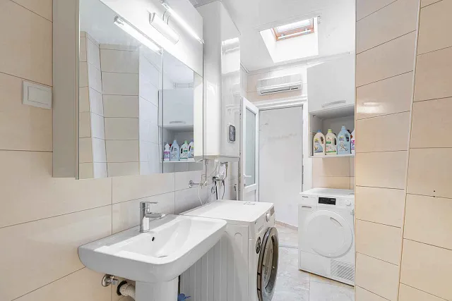 Geräumige Wohnung mit Meerblick in Sveti Stefan – 77 m² — photo 7