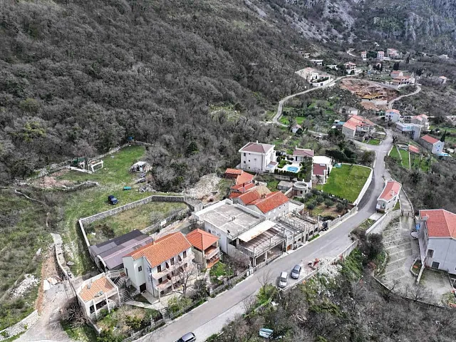Grundstück von 5436 m² in Blizikuće mit Projekt