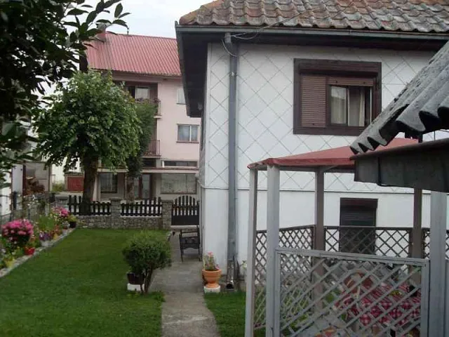 Zweistöckiges Haus im Zentrum von Kolasin