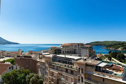 Penthouse in einem Neubau in Becici in der Nähe des Meeres