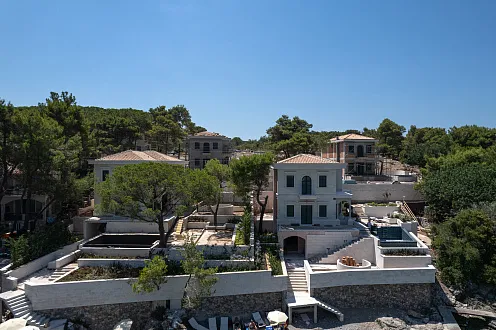 Luxuriöse Villa in erster Reihe am Meer Lustica 