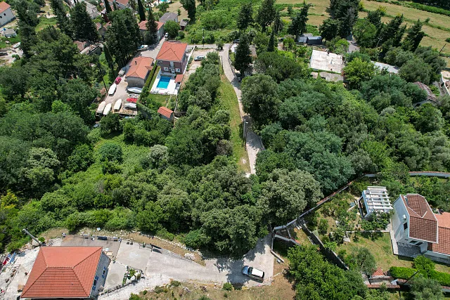 Zum Verkauf steht ein urbanisiertes Baugrundstück mit einer Gesamtfläche von 1.267 m², — photo 4