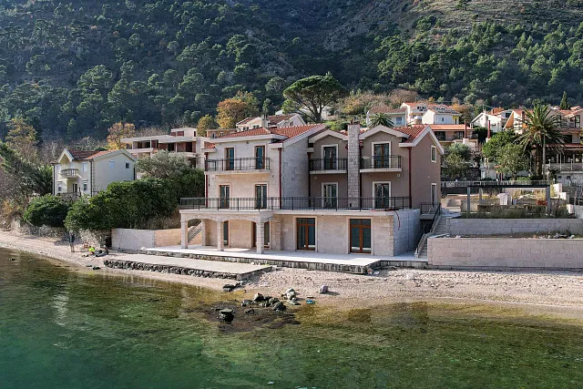 Eine luxuriöse dreistöckige Villa in erster Meereslinie in Kotor — photo 71