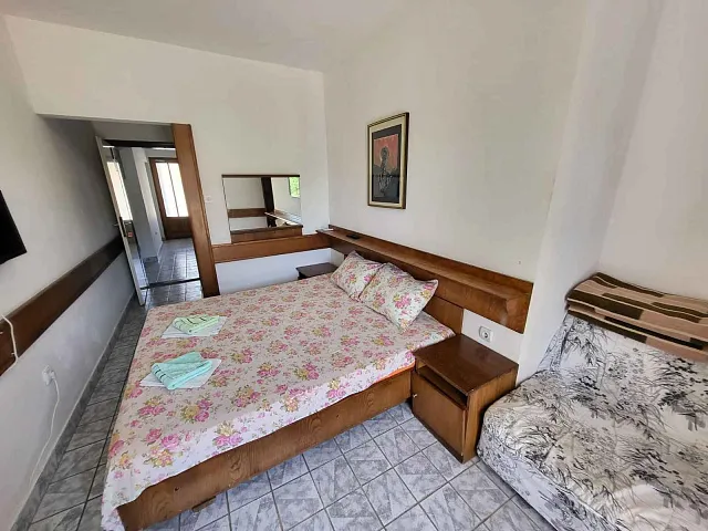 Hotel mit 16 Apartments in Buljarica — photo 11