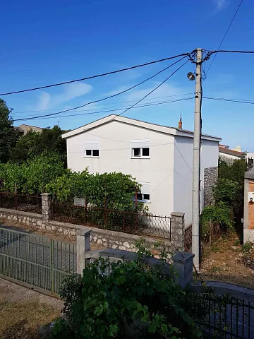 Haus in ruhiger Lage in Dobra Voda 100m²