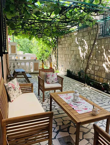 Villa-Hotel am Meer in Becici