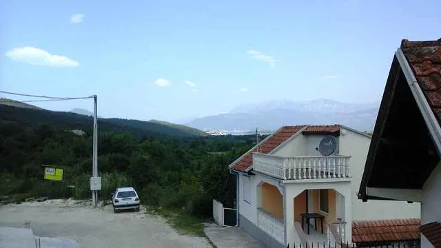 Unfinished house in the quiet area of Kotor — photo 4