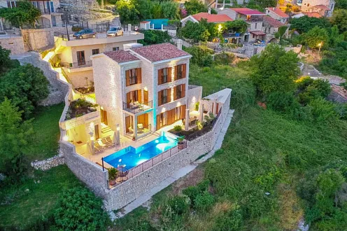 Wunderschöne Villa mit Panoramablick auf das Meer.