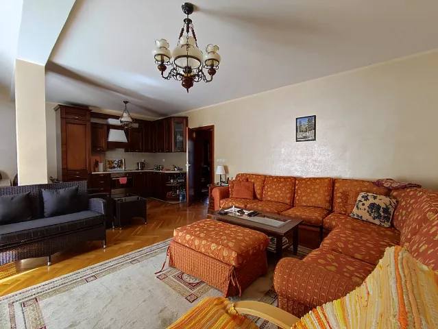 Reihenhaus mit Poolblick in Kotor, Lastva — 107 m² + Terrassen