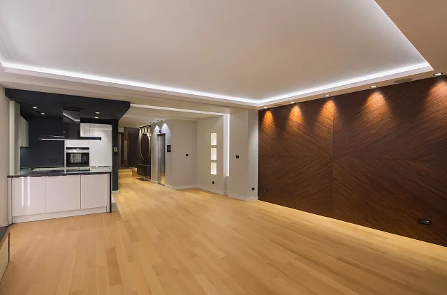 Luxuriöse Zwei-Zimmer-Wohnung mit Designer-Innenräumen im Zentrum von Budva