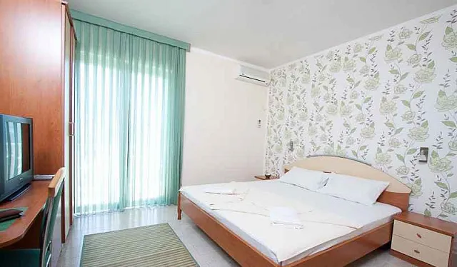 Villa-Hotel am Meer in Becici — photo 8