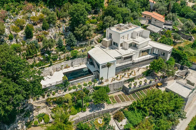Elegantes Steinhaus mit Meerblick in der Nähe von Sveti Stefan